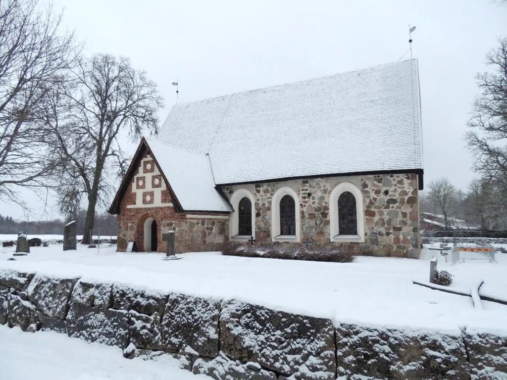 Trots ombyggnationer och har Jumkils kyrka i stort behållit sin medeltida karaktär, till skillnad från dess granne och
