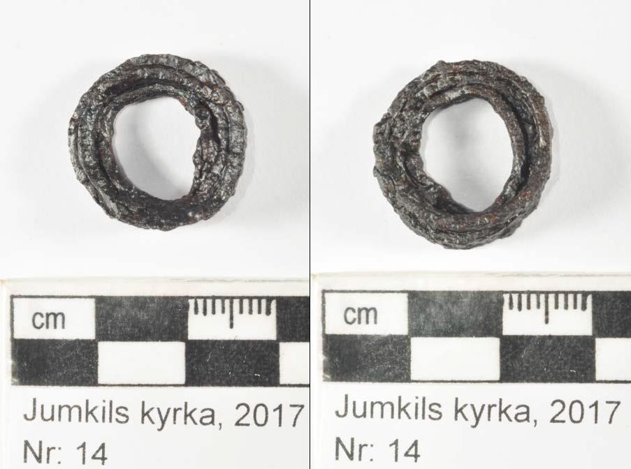 För att avlägsna och jämna ytorna ytterligare från föroreningar, blästras ytorna återigen, då