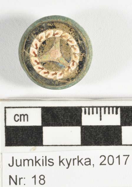 Ort/Anläggning: Jumkils kyrka, 2017 Fynd nr: 18 Kons nr: Kontaktperson: Robin Lucas, Upplandsmuseet Datum in: 2017-11-06 Datum ut: 2018-03-12 Föremål: