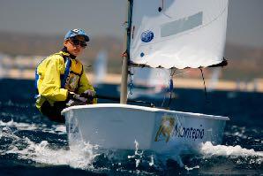 Efter seglarskolan Om man efter seglarskolan vill fortsätta segla optimist anmäler man sig till Lomma Sailing Team.