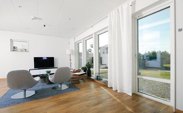 Den moderna byggnaden dämpar själv ljus och temperatur i rum som inte används. Den skiner upp när rätt person kommer in, och larmar vid inbrott, läckor och eldsvådor.
