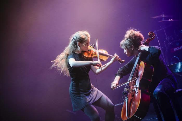 ÅRETS UNGA FOLKMUSIKBAND, lördag 18.