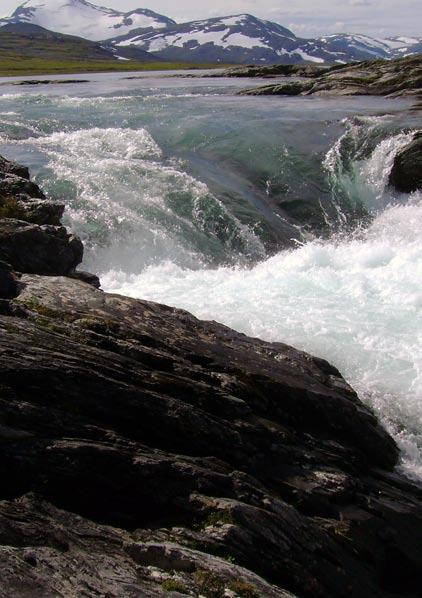 Bild: Ulla Hallqvist 8 Vad bär du med dig från sommaren in i hösten? Den är en bild från Sorjusjaure i Padjelanta nationalpark. Det var så fint och underbart.