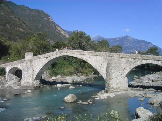 Via Francigena, Bourg Saint Pierre Pont San Martin, 7 nätter 5(9) den mycket imponerande borgen Forte di Bard.