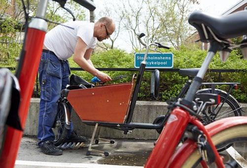 TIPS PÅ ÅTERBRUK Dela är det nya äga Att äga sin egen cykel eller egna verktyg kommer kanske inte att vara lika självklart i framtiden, istället kommer vi troligtvis att i större utsträckning samsas