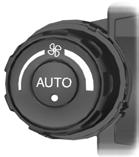 Det automatiska klimatkontrollssystemet anpassas automatiskt till rådande förhållanden. Sido- och mittmunstyckena ska vara helt öppna för att systemet ska fungera på rätt sätt. ANM.