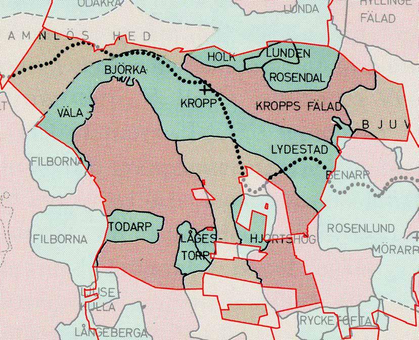 Efter laga skifte 1836 löste man upp den gamla bykärnan och bebyggelsen är idag utspridd längs vägnätet med en koncentration längre åt nordväst.