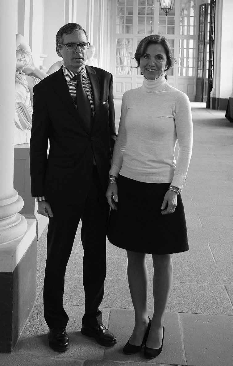 Jan Lindman, hovets ekonomichef, och Margaretha Thorgren, informationschef, berättar att