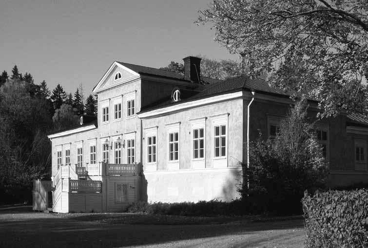 82 KR/KVM I pampiga Villa Beylon i Ulriksdals slottspark bor Michael Storåkers, före detta vd för reklambyrå och Bukowskis, M-politiker och mentor åt prins Carl-Philip.