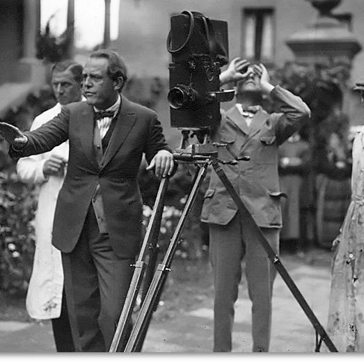 Nyheter! Tystnad, tagning, journalfilm! Tysnad, tagning, journalfilm Elever i åk 6 ges möjlighet att själva prova på att göra film!