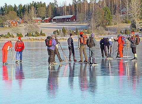 Turrapport 051217: Prova-på på Lersjön@Vänerskridsko Friluftsfrämjandet Arvika-Sunne Långfärdsskridsko Sunne Turrapport: Prova-på på Lersjön 17/12-05 Välbesökt prova-på-tur för Sunne