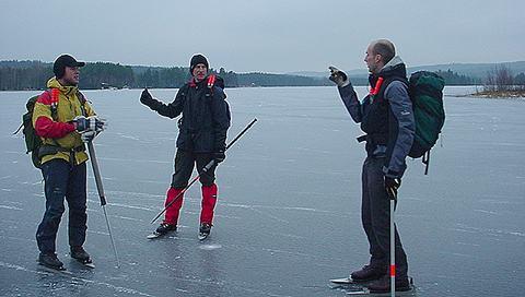 Turrapport 051203: Stor-Jangen, Älgsjön, St Lisjön@Vänerskridsko Det blev ett extra varv på den finfina isen i östra och centrala delen innan vi nöjda avslutade.