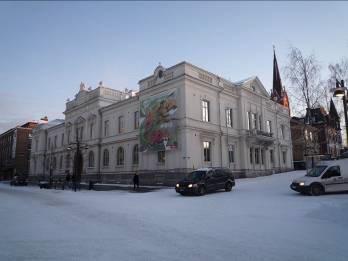 Området i centrala Luleå rymmer domkyrkan och en koncentration av pampiga, påkostade byggnader som byggdes åren efter den stora stadsbranden 1887.