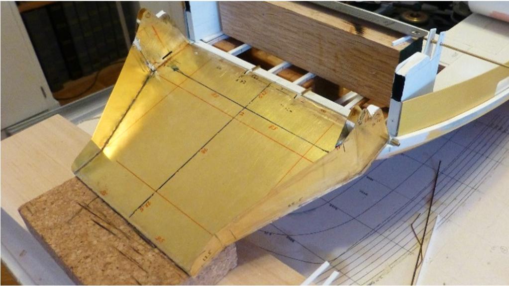 Rengör med hjälp av bet-bad, dvs fosforsyra, citronsyra eller ättikssyra, sen ett lager färg så är det borta. Försökte löda en 5x5mm H-profil mot 0,12mm mässingsplåt.