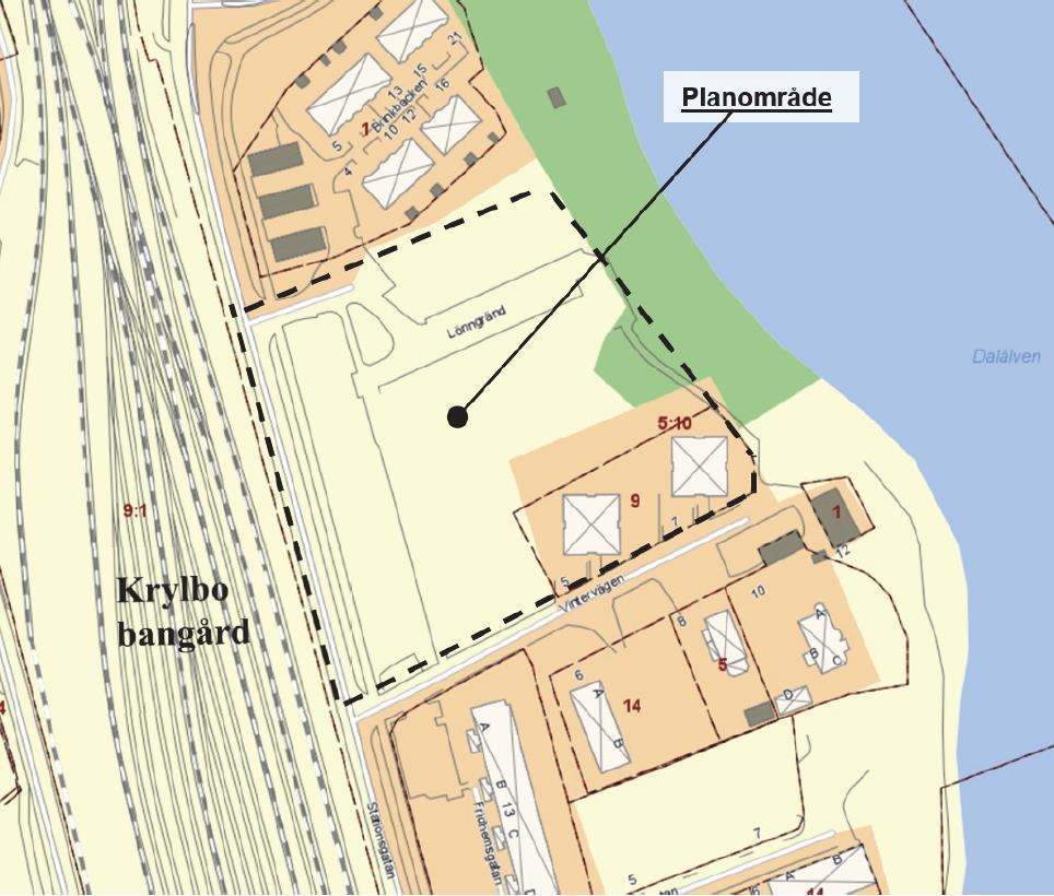 Figur 2. Område för ny detaljplan tillsammans med intilliggande järnvägsspår/bangård. 2.2 PLANOMRÅDET Den del av planområdet där bostäder är tänkt att uppföras, gult område i Figur 3, är belägen minst 40 meter ifrån Krylbo godsbangård.