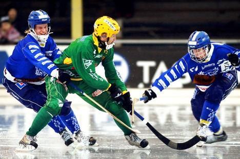 Några pressklipp från säsongen som gick Bergwall efter premiären: "Många goda år kvar" BANDY: Mosserud Slottsbron 9 2 Jag hade fler målchanser i den här matchen än vad jag haft