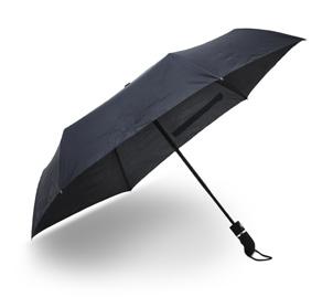 AD BRELLA KOMPAKTPARAPLYER AD BRELLA KOMPAKTPARAPLYER Återvunnen PET Nu även i återvunnen Våra mest populära paraplyer finns nu som ett miljövänligt alternativ där paneltyget är tillverkat av