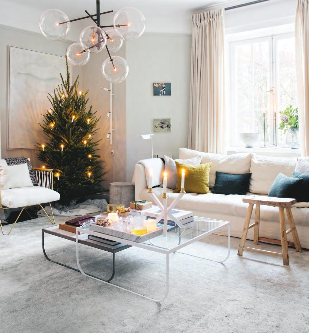 LÖRDAG 8 DECEMBER 2018 VÄLKOMMEN IN sid 2 Jesper Tillberg håller koll på nyheterna i Designstockholm. INREDNING sid 12 Julklappstips åt designfantasten från svävande lampor till vassa vaser.