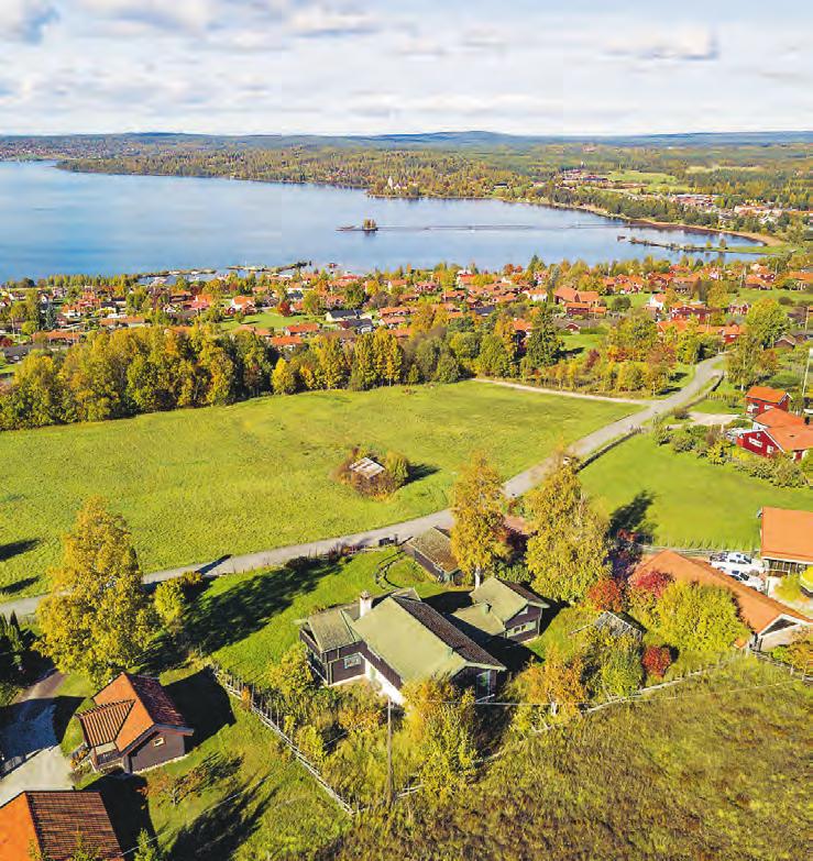 000 KR /BUD Längst ner på lugn återvändsgata i trevligt villaområde, finner vi denna högkvalitativa villa med garage, altan, jacuzzi och stor tomt med växthus och minigolf.