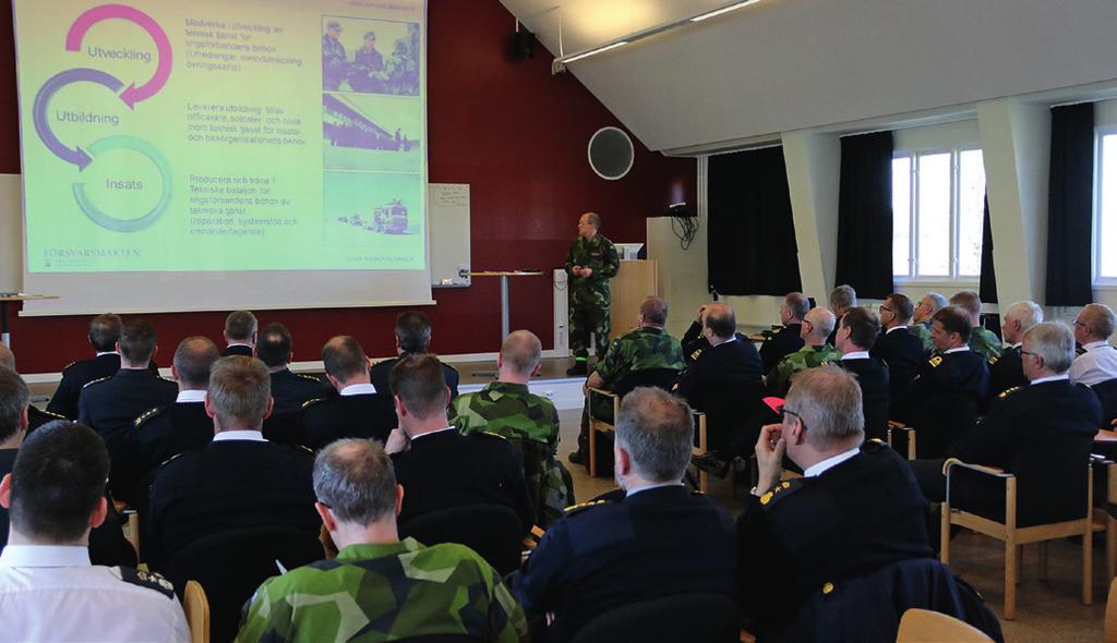 Foto: Christian Lövgren, FMTS Tekniskt chefsmöte Övlt Niklas Jörnsby redovisar FMTS övergripande verksamhet i form av utveckling, utbildning och insats. gör vad inom den tekniska tjänsten.