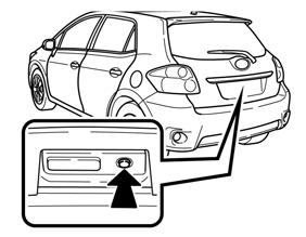 Tryck på sensorn på baksidan av antingen framdörrens ytterhandtag, med smart key i kontakt med bilen, låser upp alla dörrarna.
