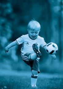behov. barns fotbollsaktioner som till exempel att dribbla och skjuta.