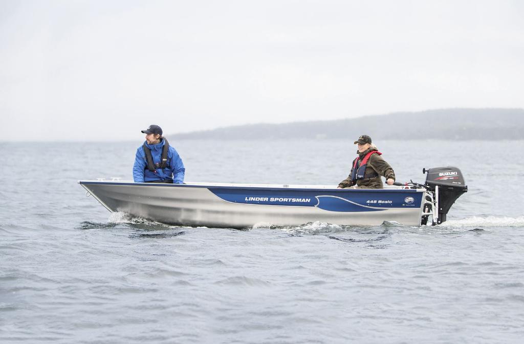 175 cm 451 cm SPORTSMAN 445 BASIC En planande familjebåt, lämplig för dagsutflykter och fiske i