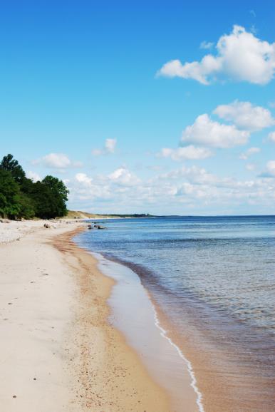 Österlenleden, Ystad - Alunbruket, 7 nätter 4(8) mynning. Vid Haväng kännetecknas naturen av ett närmast hedliknande landskap med ovanlig sandstäppsvegetation.