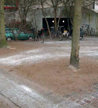 järt stående husfasader. Därför kan skyddade innergårdar vara betydligt varmare än gatan utanför, som kyls av vinden.