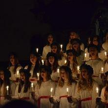 Söndag 9 December Luciakonsert med Faluns Lucia Kristine kyrka Två tider: Börjar fyra på eftermiddagen
