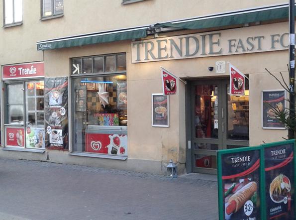 se Trendie Fast Food, en synnerligen väletablerad snabbmatsrestaurang på bästa läge i centrala Kristianstad.