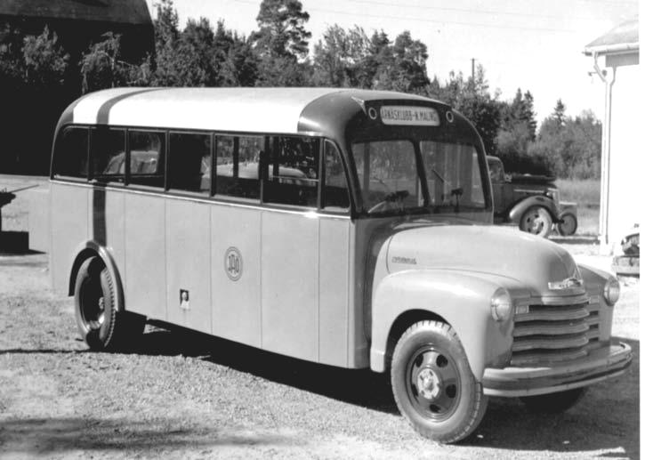 Holmberg Rödåsel 1946 Plåtarbetet på denna buss utfördes av Oskar Granstedts Umeå Vagnfabrik,