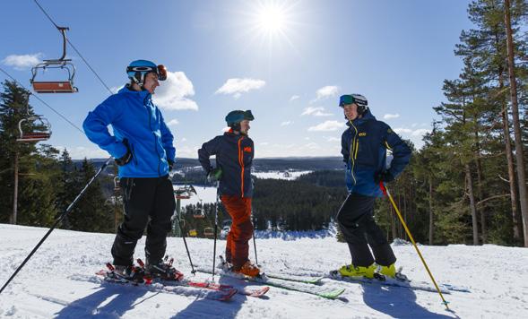 Nybyggd servicebyggnad med toaletter, duschar, tvätt- och torktumlare, torkskåp, självhushållningskök och bastu. Med större kapacitet kan vi nu ta emot fler vintergäster.