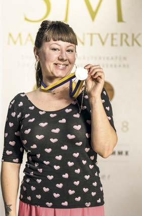 NYHETER STORSLAM TILL SARA PÅ SOLHAGA, SKOGS-HILDA OCH SYSTRARNA LINDQVIST En av de stora vinnarna på årets SM i Mathantverk var Sara Wennerström som driver Solhaga