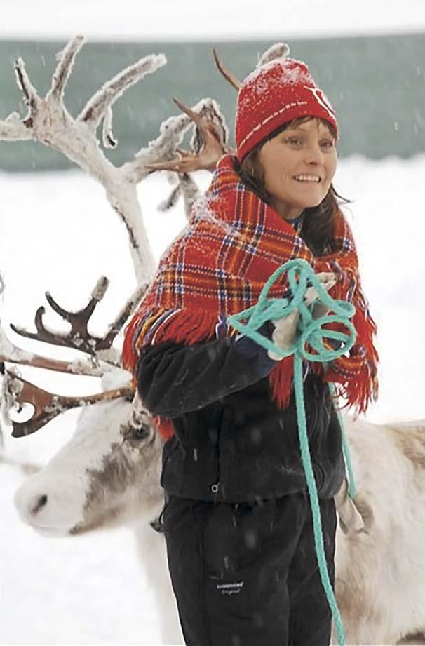 REPORTAGE MENTOR GER NY NÄRING PÅ SOMMAREN FÖLJER HELENA LÄNTA OCH HENNES MAN RENARNA NÄR DE VANDRAR TILL SAREK.