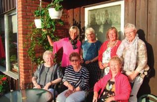 ig middag. Fr.v. Eva Tottie, Annika Lennström, Margareta Nilsson och Alice Forssell. NYCKELPIGOR (2009/10) Strålade samman i Åmål hos Anne-Sofie Ågren.