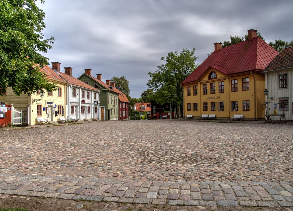 Sverigedemokraternas förslag: Oförändrad kommunal skattesats. Ta fram en strategi för att stärka Linköpings roll som Sveriges flyghuvudstad.