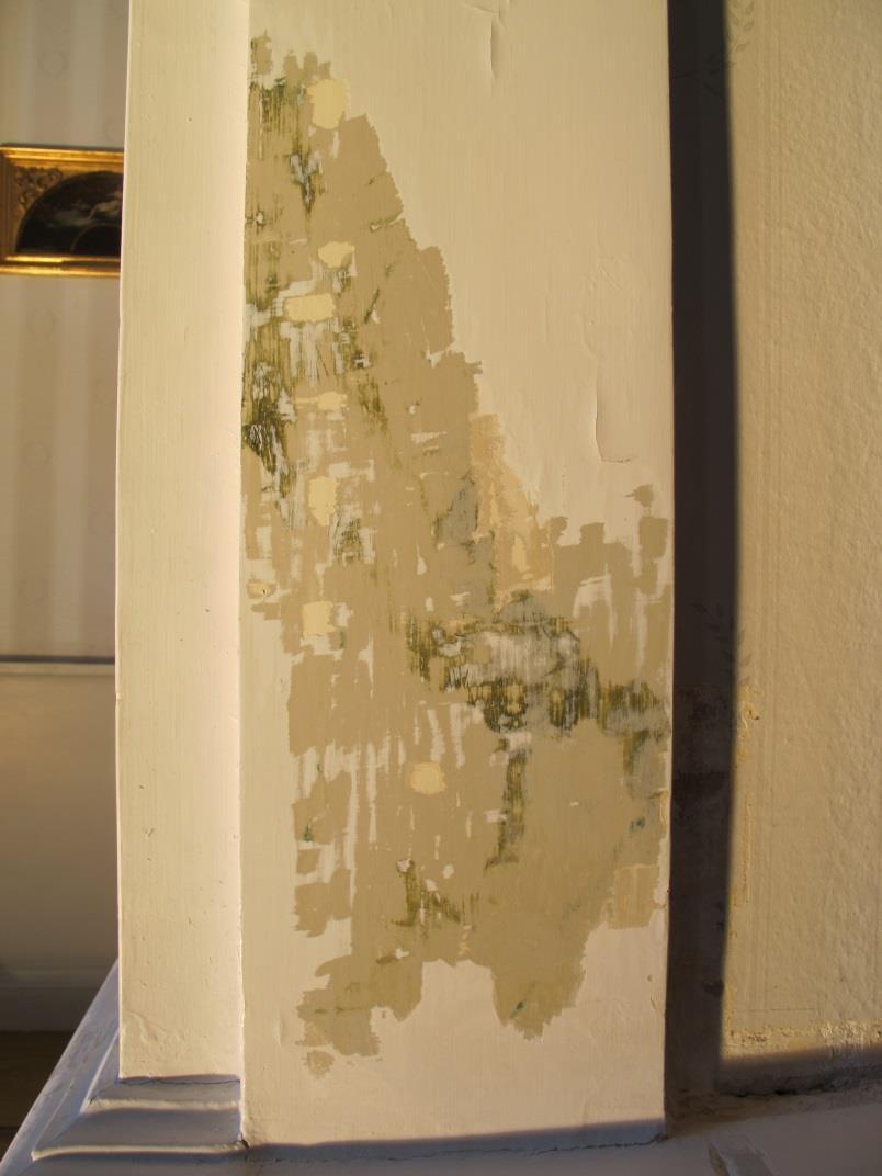 Snickerier, liksom bottenkulören i marmoreringen kring alkoven var målad med en grågrön