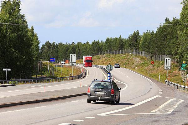 22 Mötesfri landsväg på landsbygd mötesfri