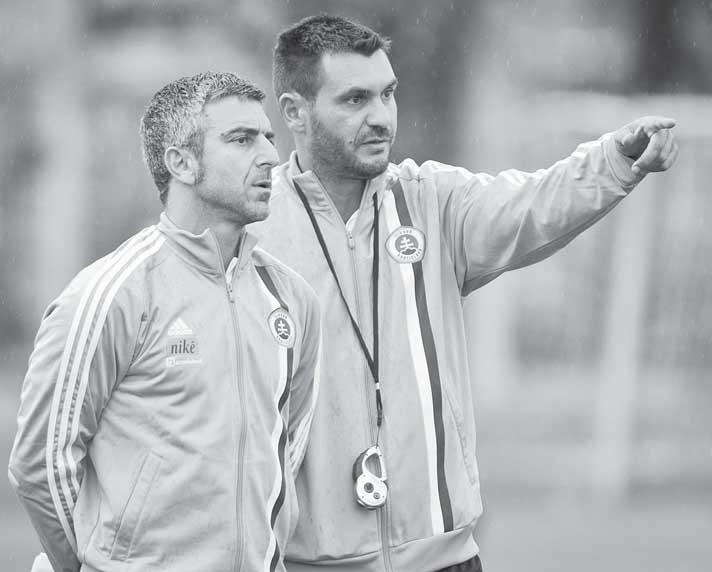 16 FUTBAL pondelok 24. 8. 2015 Papavasiliou: Zúročiť skúsenosti a vedomosti V sobotu viedol bratislavský Slovan na tréningu prvýkrát z pozície hlavného kouča Nikodimos Papavasiliou.