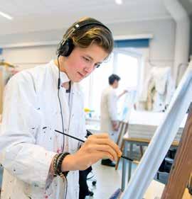 ESTETISKA PROGRAMMET LÄS MER PÅ SKOLORNAS WEBBPLATSER BÄCKÄNGSGYMNASIET Designprogrammet DESIGN SÄRSKILD VARIANT Behörighetskrav: Minst betyget C i Bild BÄCKÄNGSGYMNASIET BILD OCH FORMGIVNING DANS