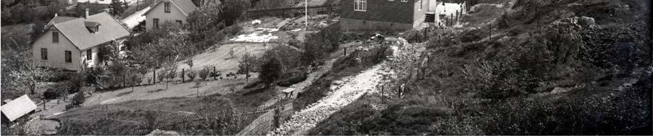 Nuvarande dubbelkopplade verandafönster utan spröjs sattes in 1963.