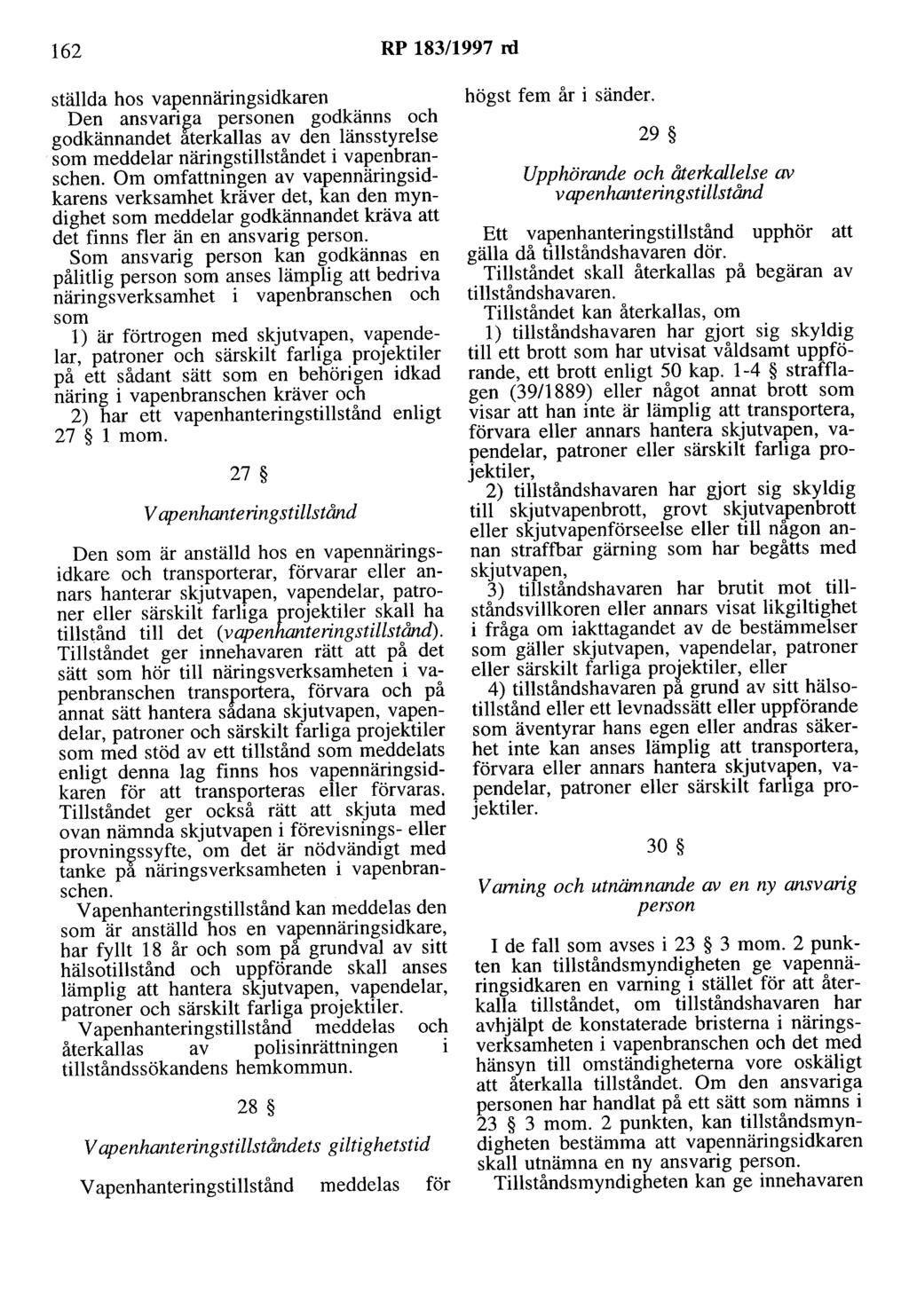 162 RP 183/1997 rd ställda hos vapennäringsidkaren Den ansvaripa personen godkänns och godkännandet aterkallas av den länsstyrelse som meddelar näringstillståndet i vapenbranschen.