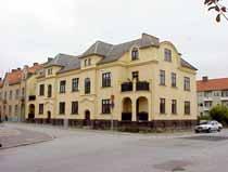 fastighet: PALM 10, hus A. adress: Gosselmansgatan 9. ålder: 1907. arkitekt / byggm: Henrik Nilsson. användning: Bostäder.