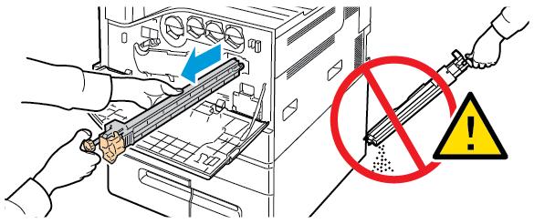 Rör inte färgpulver som fastnat på rengöraren för överföringsband. Luta inte rengöraren för överföringsband.