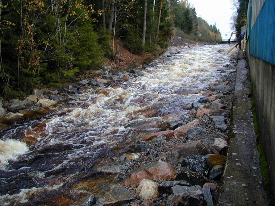 Figur 2. I delsträcka D finns en betongränna. Genom att återskapa en mer ursprunglig åfåra kan lek- och uppvätområde för la och öring skapas.