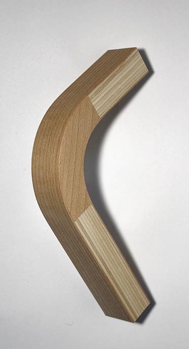 3.2.3 Plywooduttunning med massivt hörn Detta är en annan metod, som en variant på föregående metod, där man ur plywood, eller massivt trä kan skapa en snäv kurva.