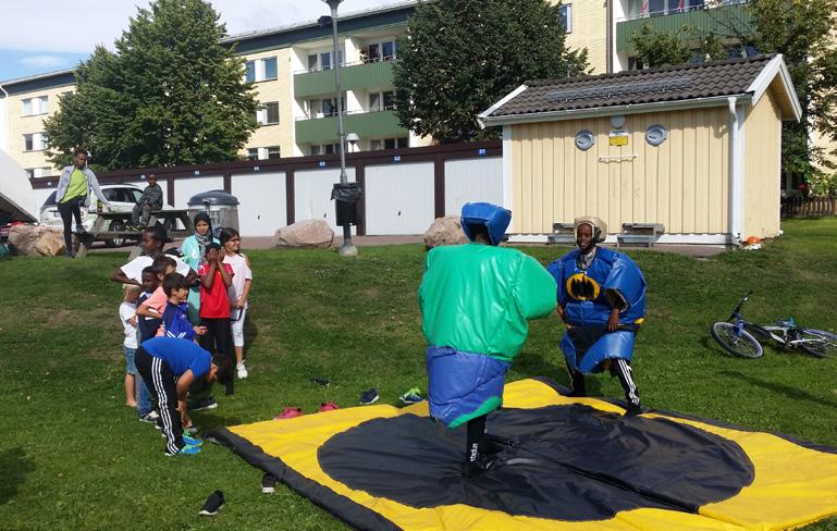 SOMMARAKTIVITER I BOSTADSOMRÅDENA NORSLUND OCH JÄRNET Kommunen har i mycket fint samverkan med bostadsbolaget Kopparstaden under hela sommaren bedrivit verksamhet i bostadsområdena Järnet och