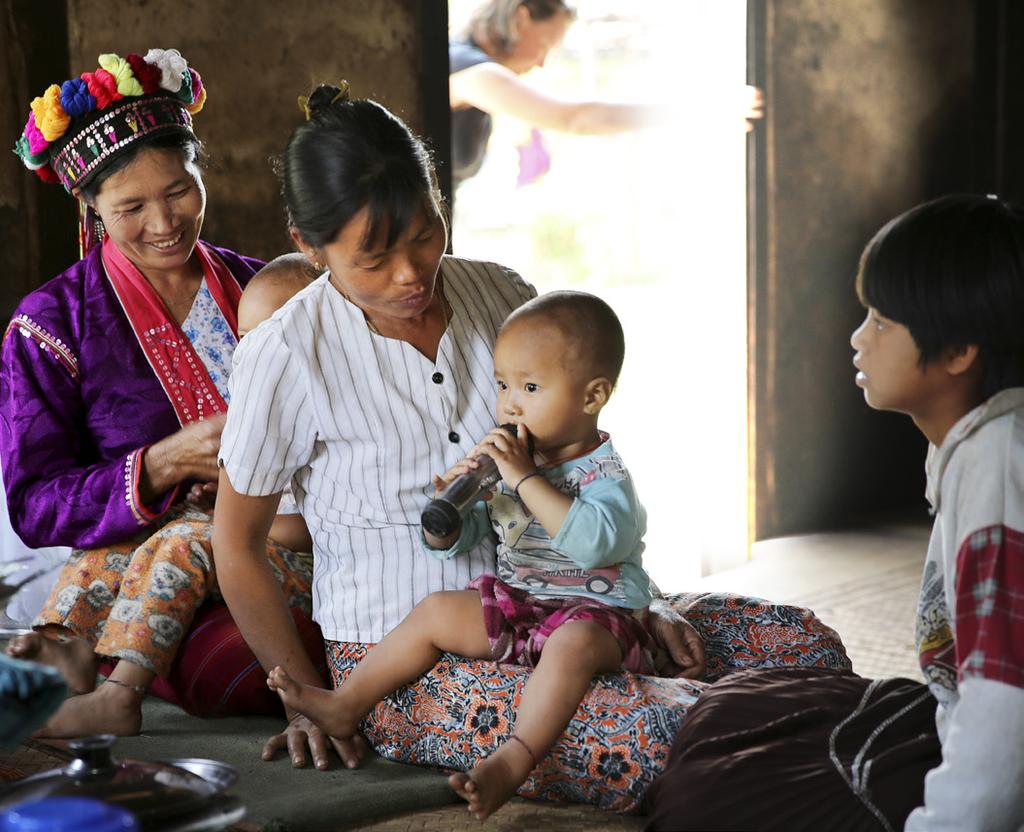 Världen Mödra- och barnhälsovård i Myanmar Myanmar, tidigare Burma, har drabbats av många katastrofer som jordbävningar, översvämningar, jordskred, cykloner och torka.