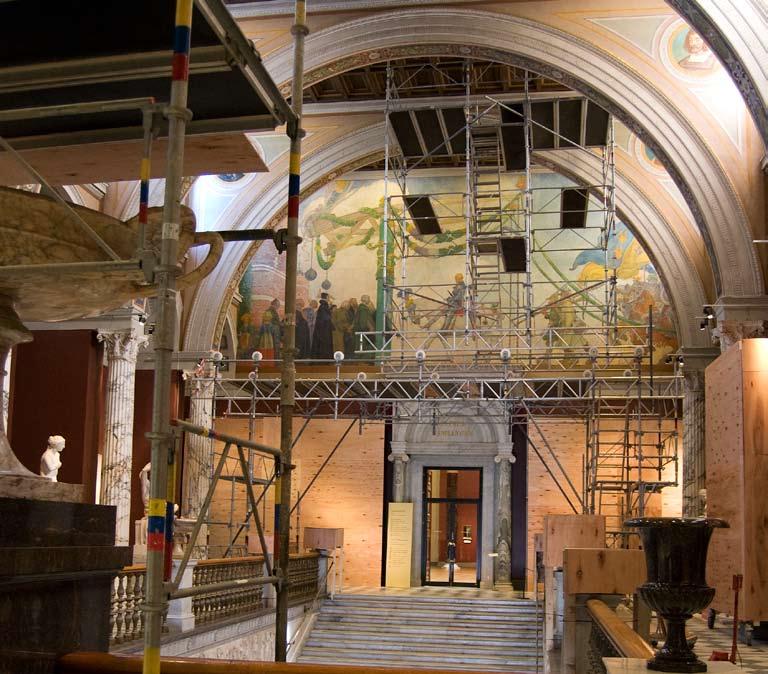 RESPEKT Mycket arbete lades ner på att skydda museets känsliga och värdefulla konstskatter i samband med ställningsbygget.